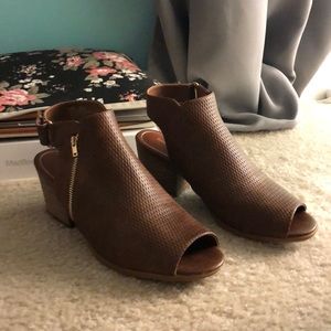 Baretraps Size 10 M heels